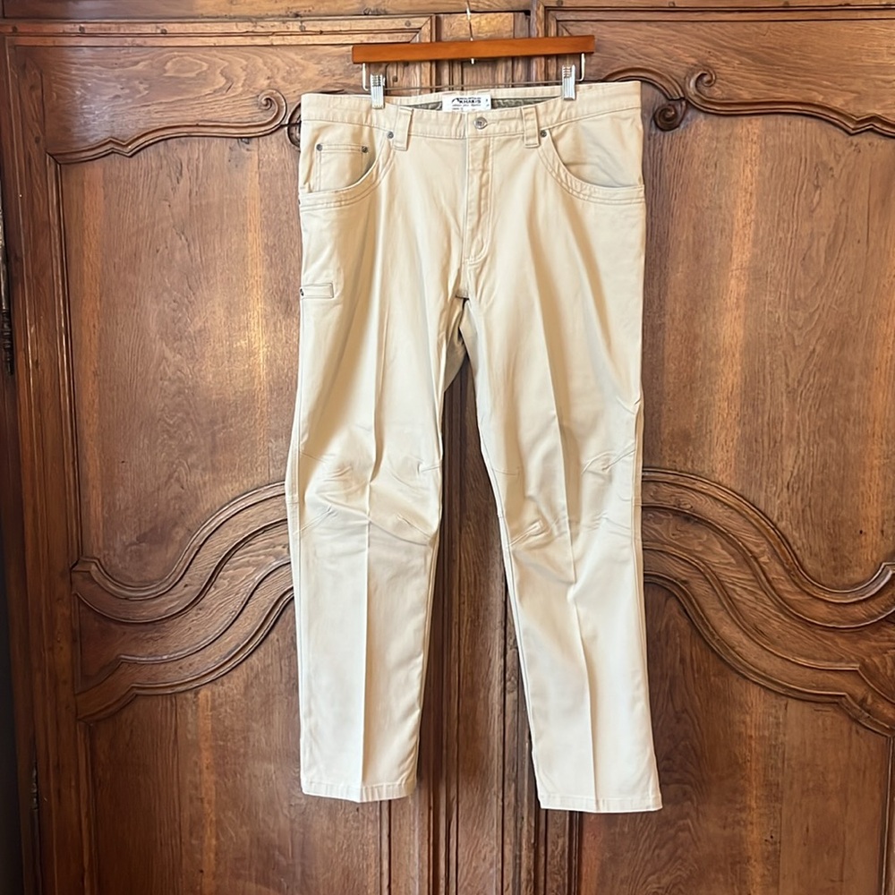 Mountain Khakis MEN'S CAMBER 105 PANT
CLASSIC FIT - Picture 3 of 13